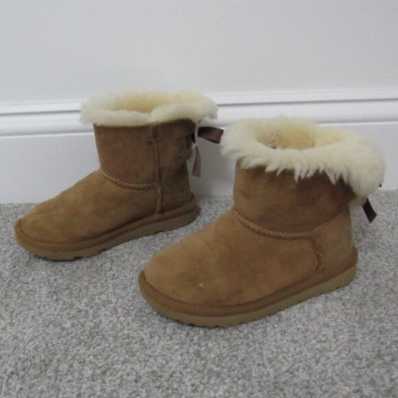 Girl's Ugg Toddler Mini Bailey Bow II Boots 11 - Picture 1 of 6